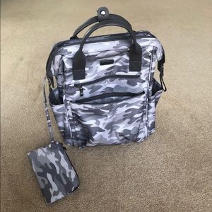 Camo Baggallini backpack/tote with wristlet